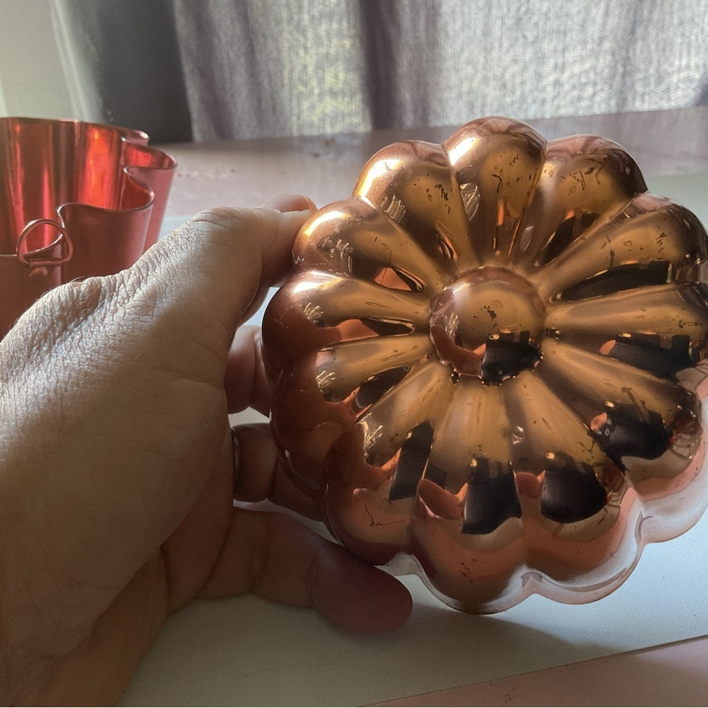 Vintage two copper jello molds- 3 1/2 cups and 2 cups- very decorative - used - Picture 4 of 11
